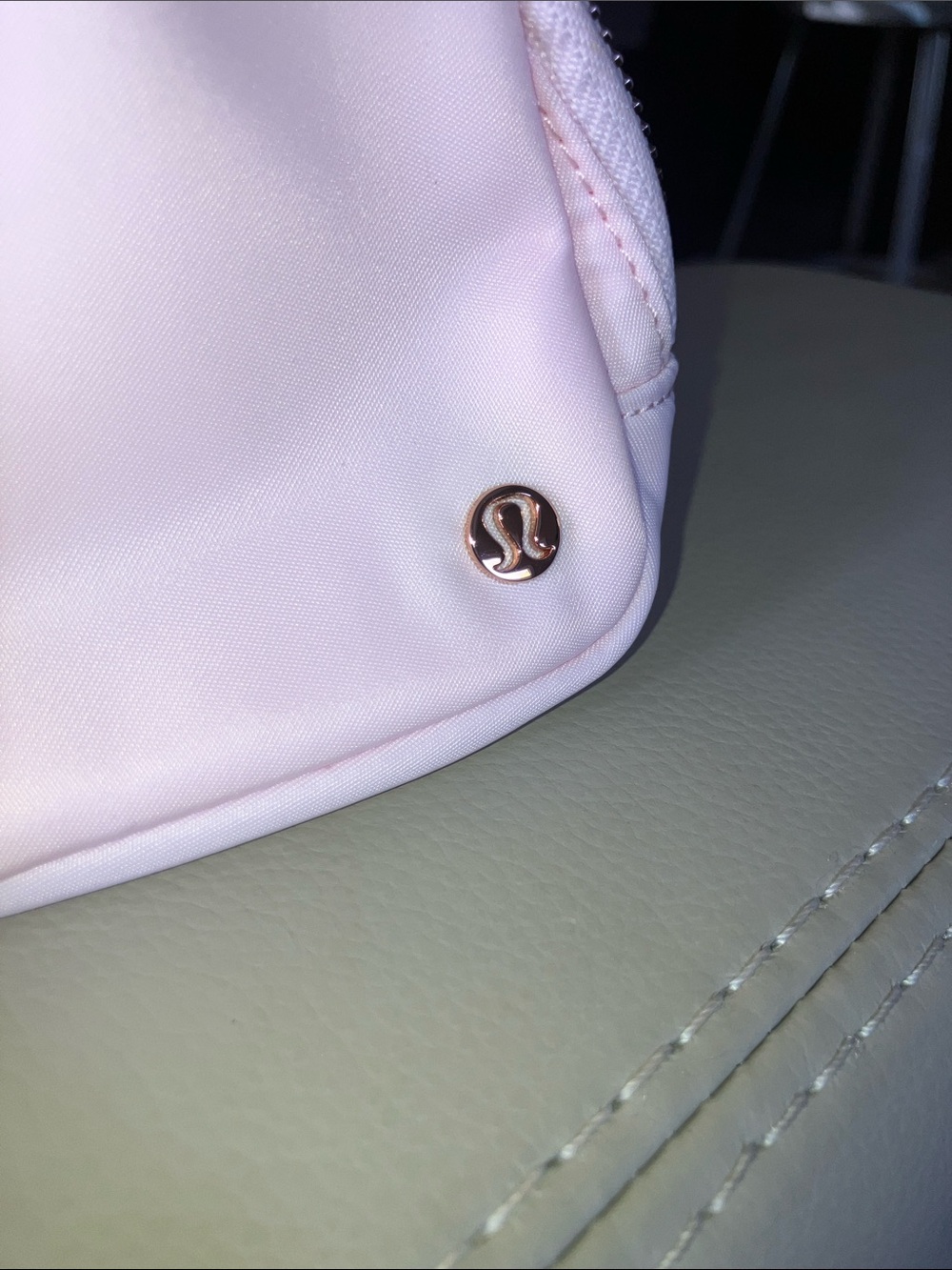 lululemon everywhere belt bag nano pale pink rose gold - Picture 2 of 7